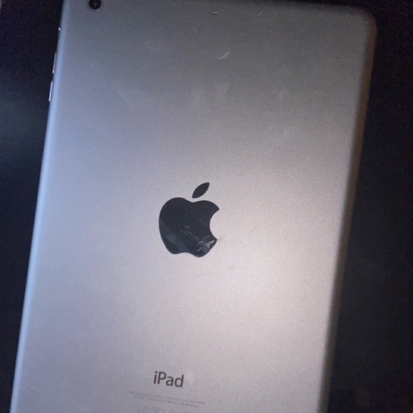 iPad - Picture 1 of 2